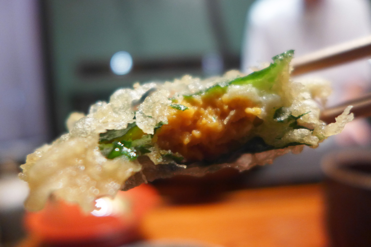 Uni in shiso leaves