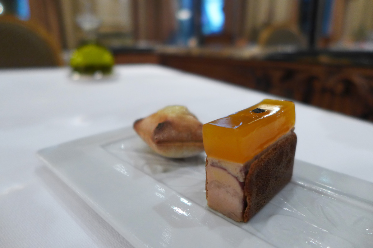 foie gras with passion fruit jelly and a  mini pizza