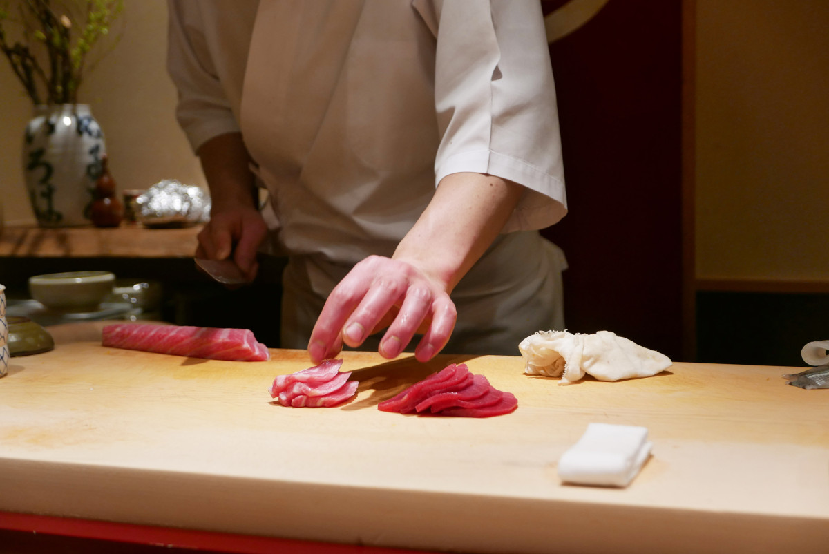 Slicing the maguro