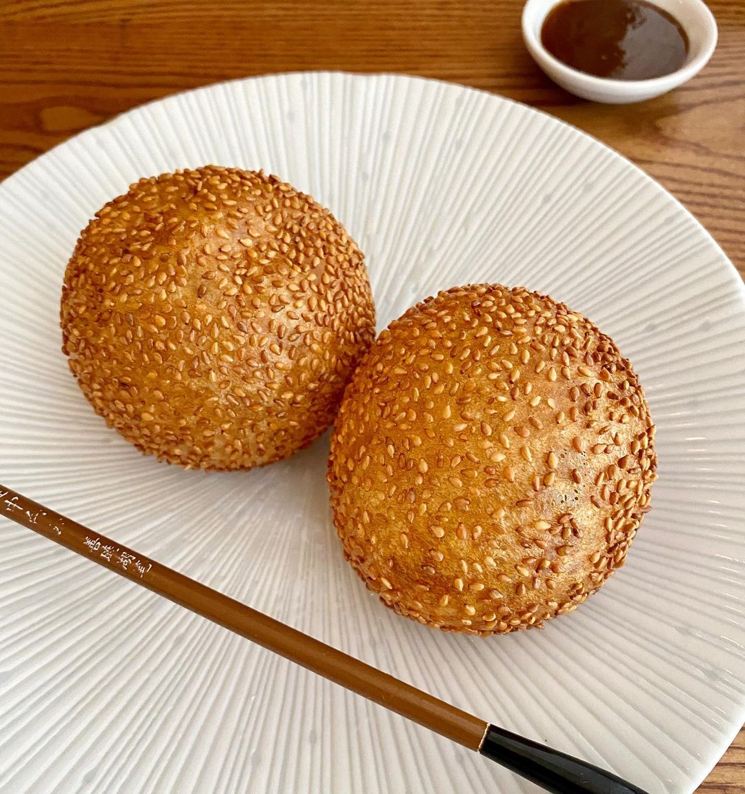 Aerated sesame dumpling