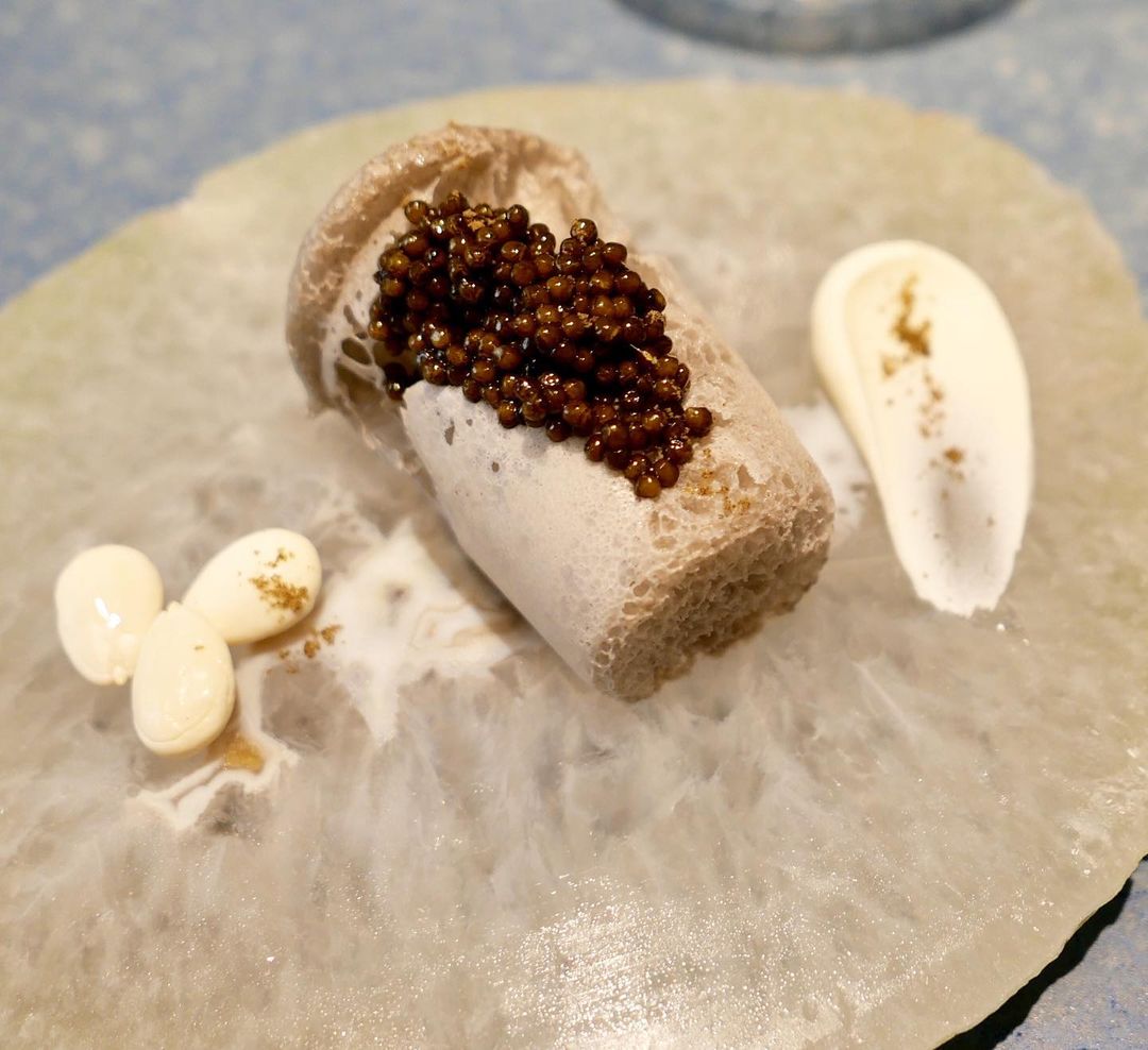 Frozen air bread and caviar