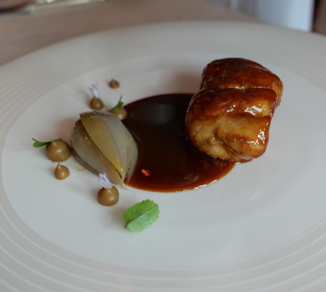 Veal sweetbread with caramelized shallot and madeira