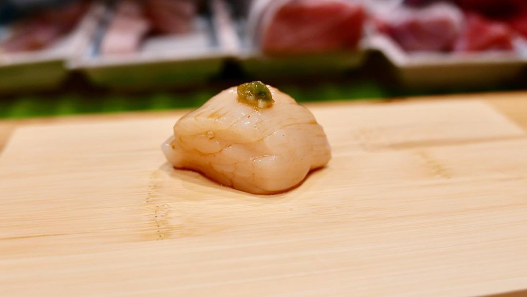 Scallop nigiri