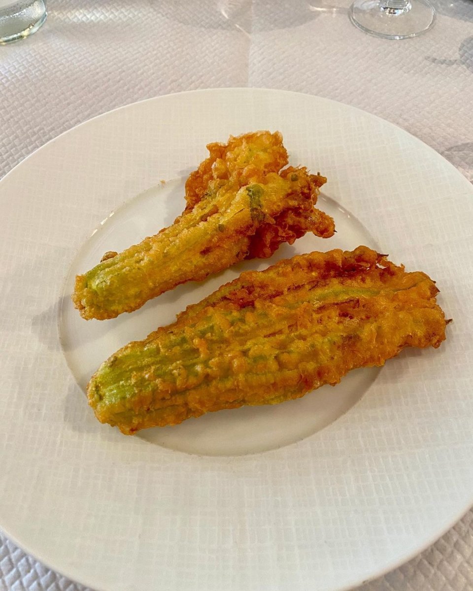 Fried zucchini flowers