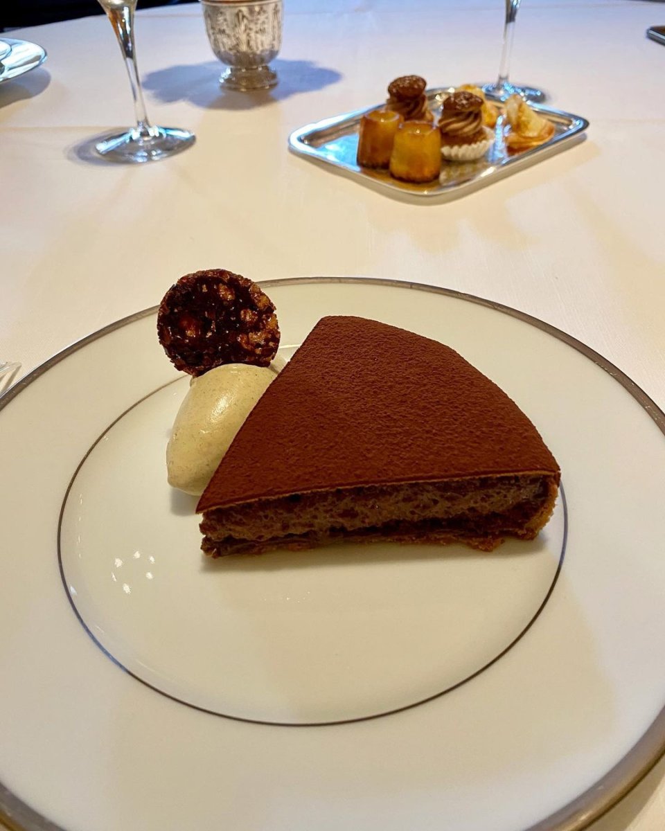 Tarte fine sablée au cacao amer, crème glacée à la vanille Bourbon