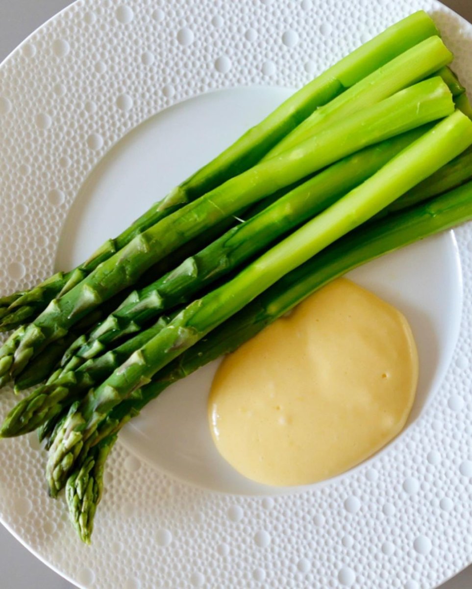 Asparagus with Hollandaise sauce